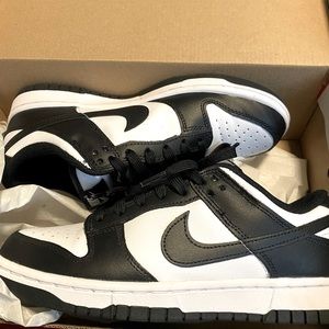 Women NIKE DUNKS **Panda **